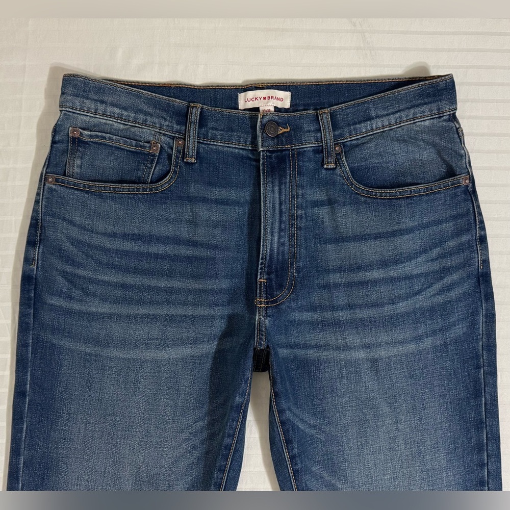 Lucky Brand 223 Straight Leg Jeans Men’s 33x30 Blue Medium Wash Whiskered - Picture 3 of 13
